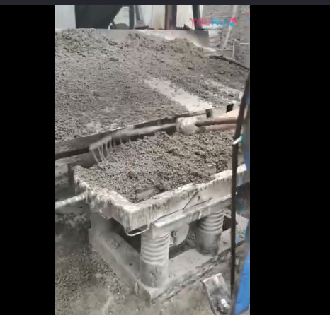 水泥漏缝板自动生产线